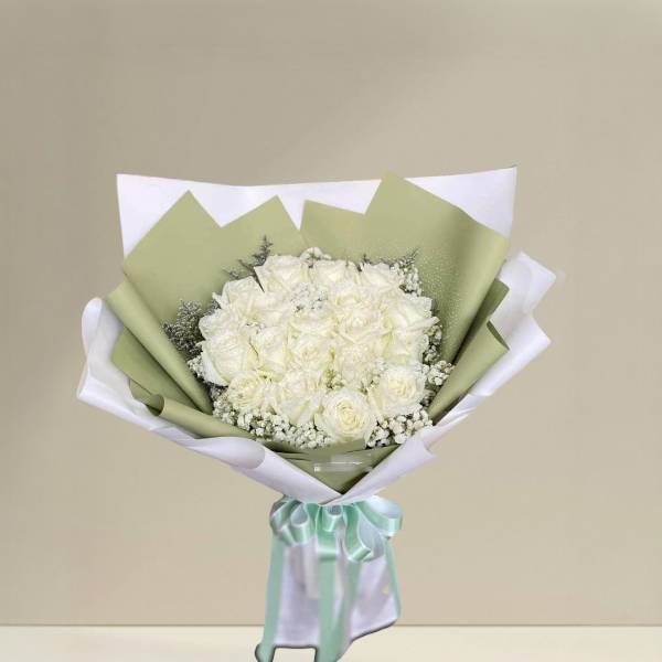 ช่อดอกไม้ (White rose )กุหลาบขาวห่อกระดาษสีเขียว