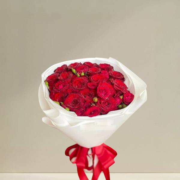 ช่อดอกไม้ (Red rose) กุหลาบแดงห่อกระดาษสีขาวทรงกลม น่ารักๆ