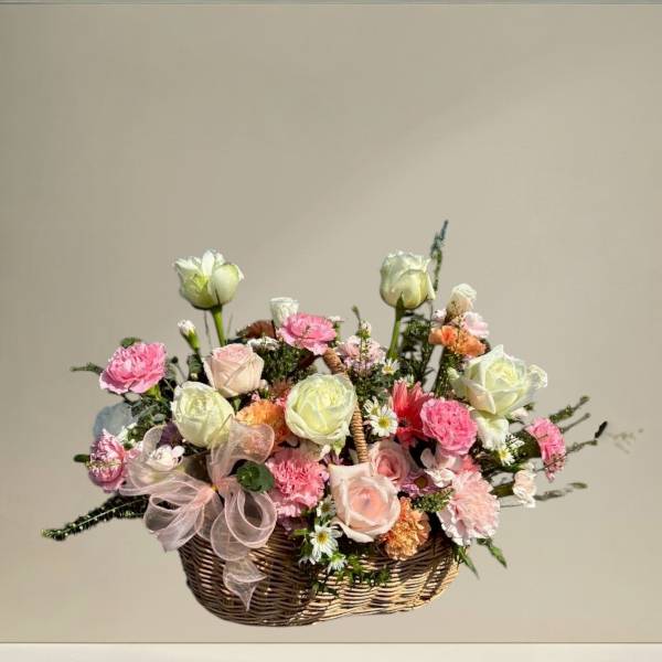 กระเช้าดอกไม้สด (Flower basket)