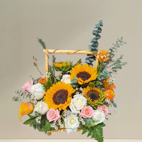 กระเช้าดอกไม้สด (Flower basket)