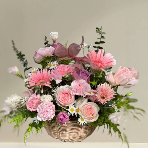 กระเช้าดอกไม้สด (Flower basket)