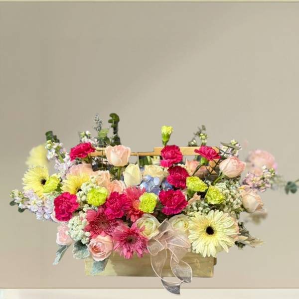 กระเช้าดอกไม้สด(Flower basket) สีผสม