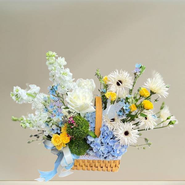 กระเช้าดอกไม้สด (Flower basket)ฟ้าขาว  1500-2000