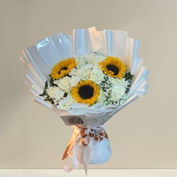 ช่อดอกไม้ (Bouquet of sunflowers) ทานตะวันผสมดอกไม้สีขาว