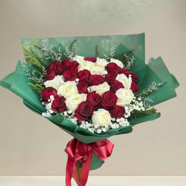 ช่อดอกไม้ (White rose + Red rose) กุหลาบผสม