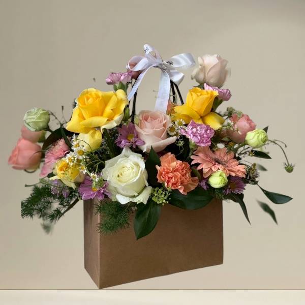 กระเช้าดอกไม้สด (Flower basket)